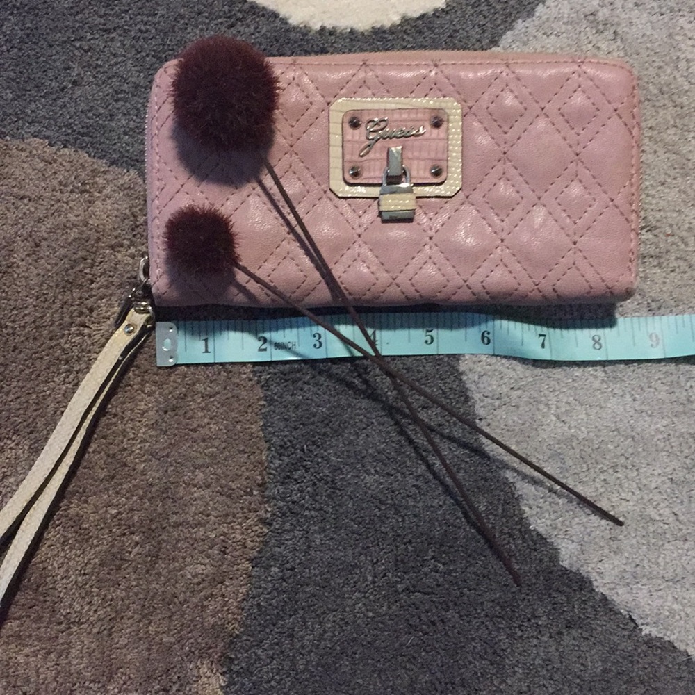 GUESS wallet. Light mauve